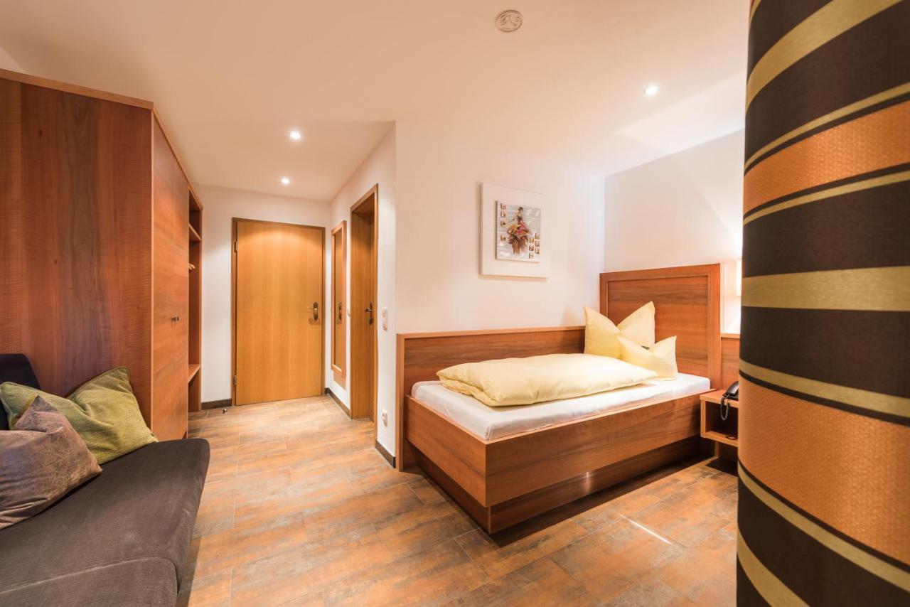 Hotel Ariadne ローゼンハイム エクステリア 写真